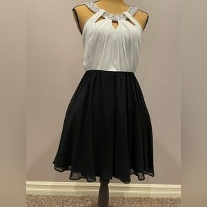 White and Black short Dress with jewel neck